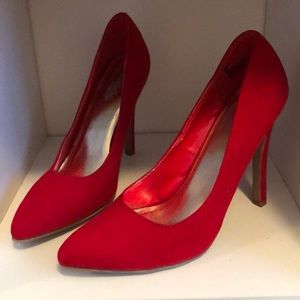 Red Pumps